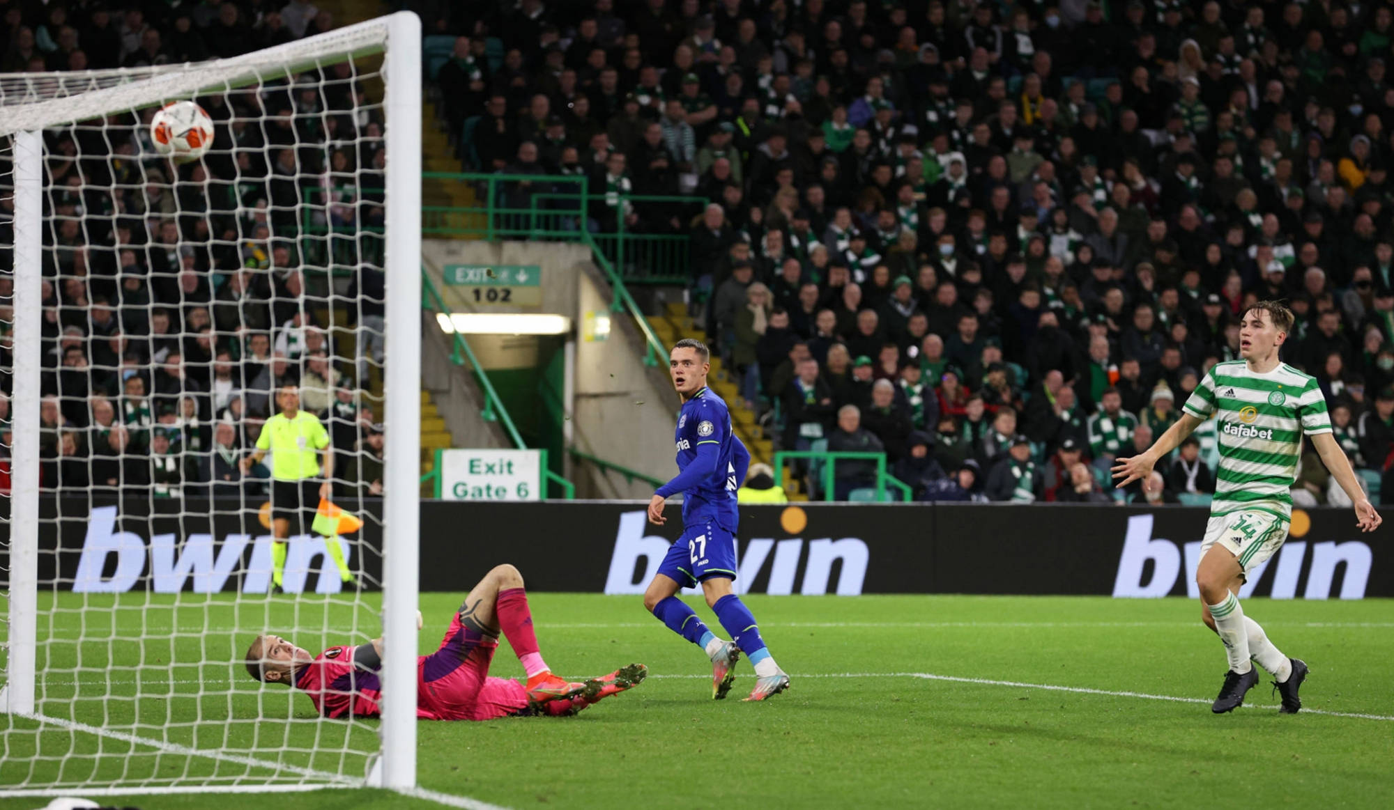 开云kaiyun棋牌 -勒沃库森发布备战花絮，今晚单刀错失，社区盾任务艰巨，轮换策略成焦点(勒沃库森多少场不败了)