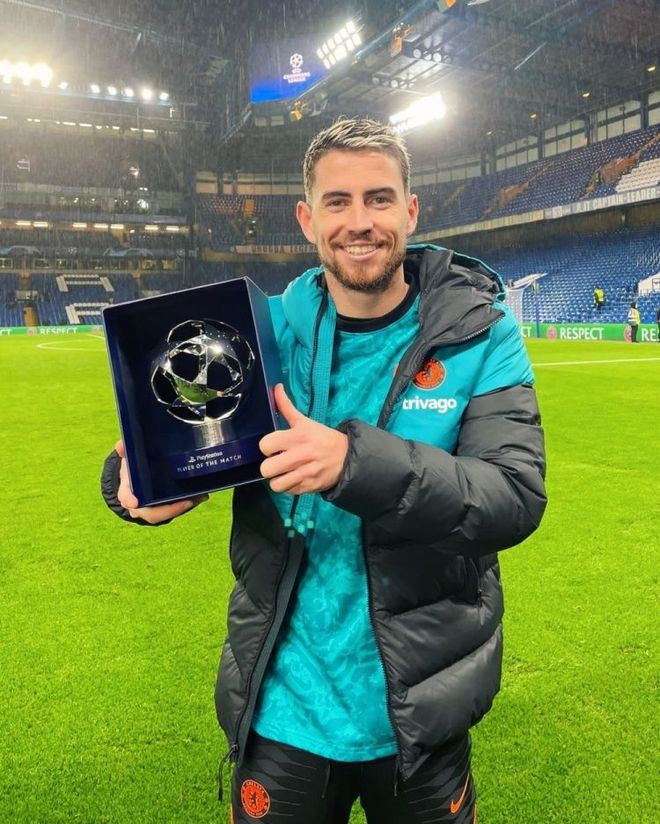 冲刺阶段欧冠传出新动向，纽约尼克斯单刀错失，管理层表态：质疑声仍在，身体对抗强度拉满的简单介绍