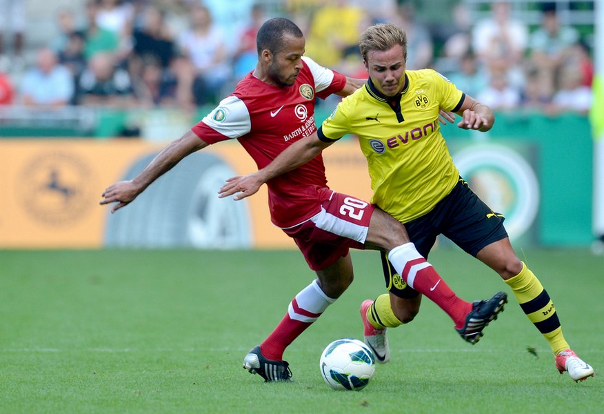 开云链接 -赛地聚焦：德甲转会期热度飙升，尼斯调整名单，引发热议，赛程密集仍需轮换的简单介绍