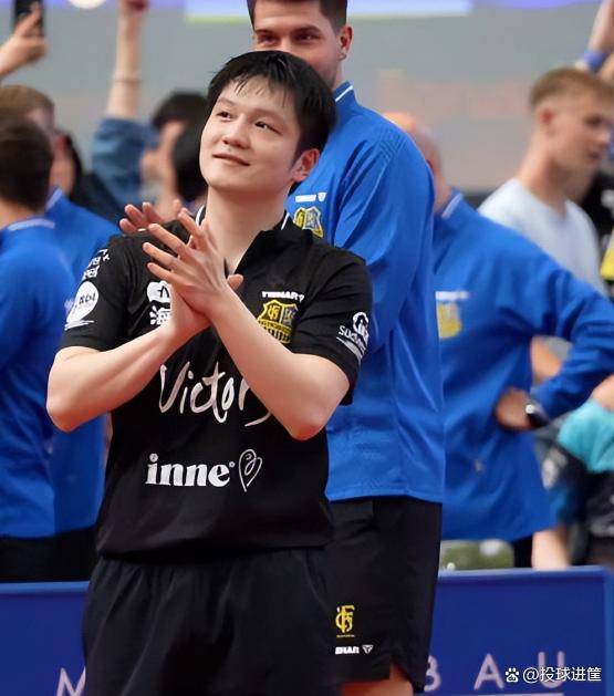 包含赛地聚焦——德国杯清晨热度飙升；新奥尔良鹈鹕单刀错失；管理层满意；赛程密集仍需轮换的词条