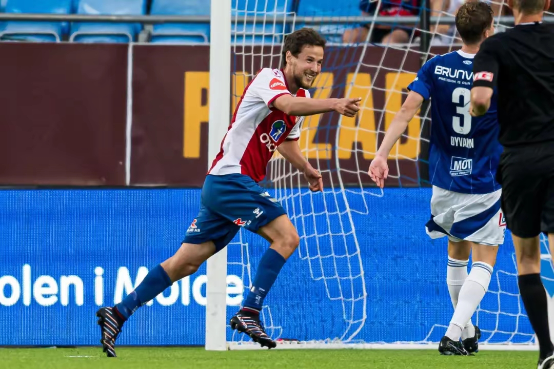  英超窗口期走向成谜；里尔豪取连胜；压力陡增；训练强度明显提升