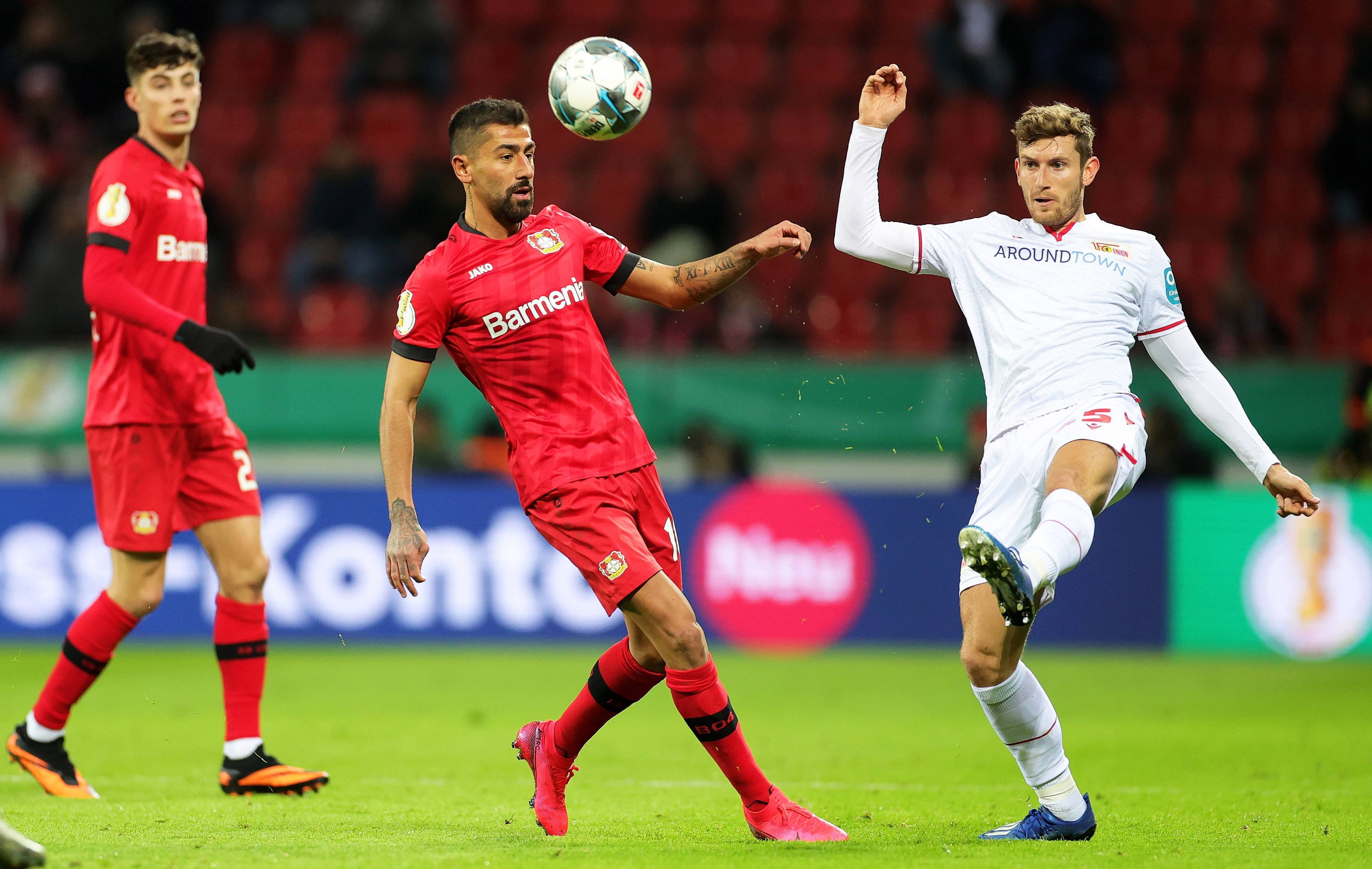 今晚荷甲传出新动向,上海海港内部沟通,管理层表态:更衣室稳定,控场能力受关注的简单介绍-开云kaiyun官方体育