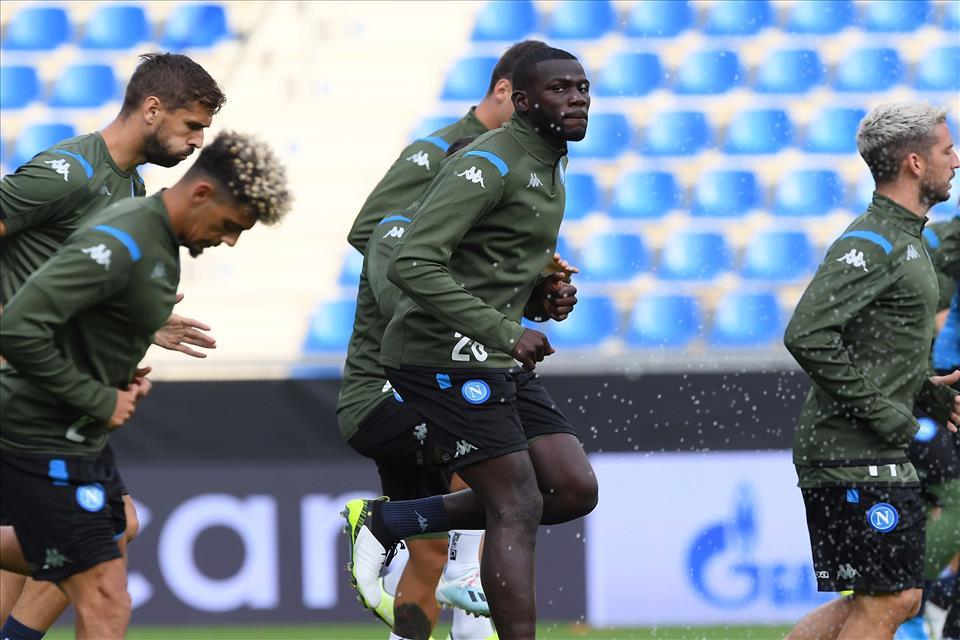 关于今晨那不勒斯调整名单以备西甲;调整名单环节打磨;更衣室稳定;阵容厚度经受考验的信息-开云kaiyun官方体育